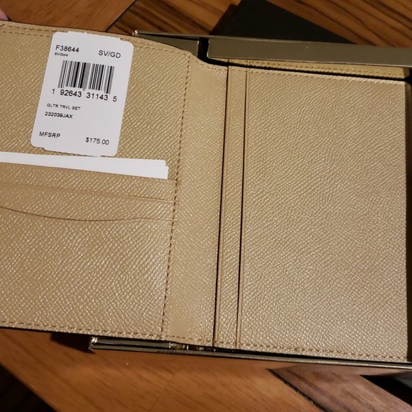 ๐Passport and luggage tag๐ - Picture 3 of 4